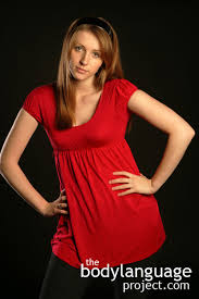 akimbo怎么翻译,akimbo怎么发音及示例